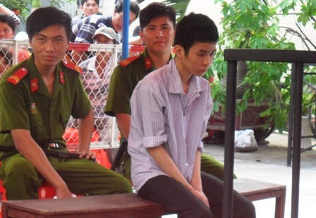 Bị cáo Khôi tại tòa lưu động