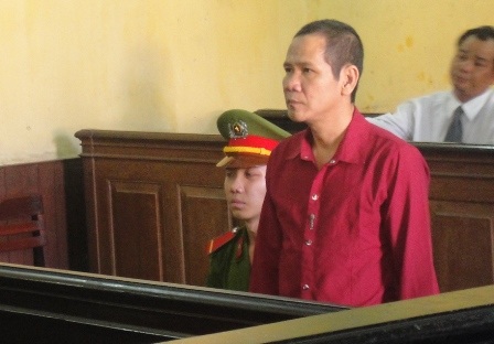 Sát hại người yêu cũ rồi uống thuốc diệt mối tự tử - 1 Kẻ giết người yêu rồi tự vẫn bất thành tại tòa