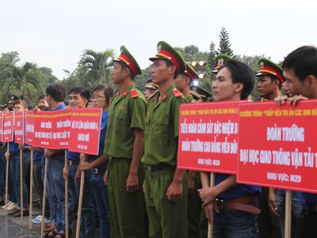 30.000 ngọn nến tri ân các Anh hùng liệt sĩ - 1 Buổi lễ
có sự tham gia của hơn 4.000 thanh niên, đoàn viên