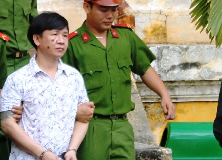 Hoàng trả giá vì ngồi tù vẫn “điều” đàn em đi bắn người