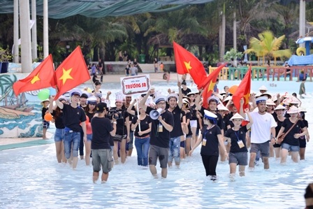 “Con Rồng cháu Tiên” hội ngộ tại bãi biển Đại Nam - 1 “Con Rồng cháu Tiên” hội ngộ tại bãi biển Đại Nam