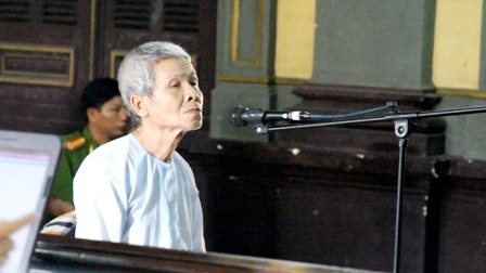 Ông lão hiếp dâm trẻ em rồi ghi lại vào nhật kí - 1 Lão ông già không đều tại tòa phúc thẩm