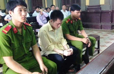 Đâm chết chị gái người yêu vì bị ngăn cấm tình cảm - 2 Dù xin thoát tội chết nhưng Phong vẫn bị HĐXX lắc đầu