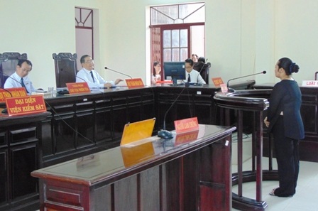 Vợ Bí thư xã đốt xác phi tang nữ thủ quỹ trong 2 ngày - 6 Trong khi đó, Hường vẫn khẳng định mình không giết Hà và chỉ một mình bị cáo đốt xác phi tang