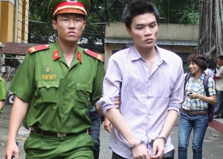 Bị ảo giác vì phê ma túy, cầm búa truy sát bạn - 1 Bị cáo Hưng tại tòa