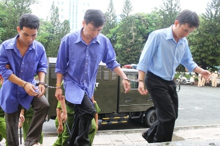 Ông chủ "động" mát xa kích dục Tân Hoàng Phát lãnh 12 năm tù - 3 Tại tòa các bị cáo phản bác cáo trạng nhưng HĐXX nhận định đủ cơ sở buộc tội