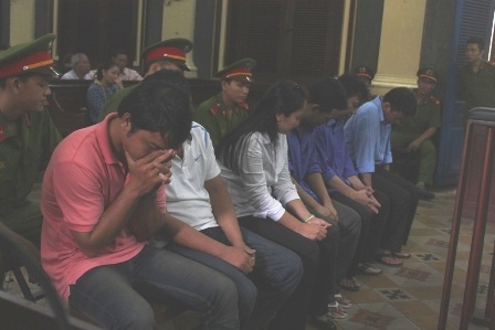 Ông chủ "động" mát xa kích dục Tân Hoàng Phát lãnh 12 năm tù - 2 Tại tòa các bị cáo phản bác cáo trạng nhưng HĐXX nhận định đủ cơ sở buộc tội