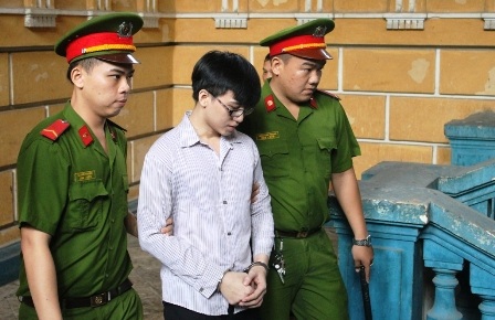 "Chỉ vì phút mù quáng trong tình yêu..." - 2 Không ai có thể tin rằng sau gương mặt non choẹt này là một gã sát thủ máu lạnh
