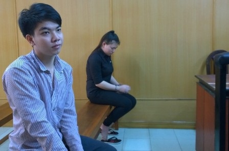 Nữ tiếp viên cùng bạn trai cướp tài sản của khách để mua nhẫn cưới - 1 Đôi tình nhân cướp tài sản để mua nhẫn cưới tại tòa