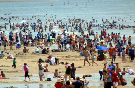 Biển Vũng Tàu vẫn là điểm đến hấp dẫn của hàng ngàn du khách trong dịp lễ 2/9