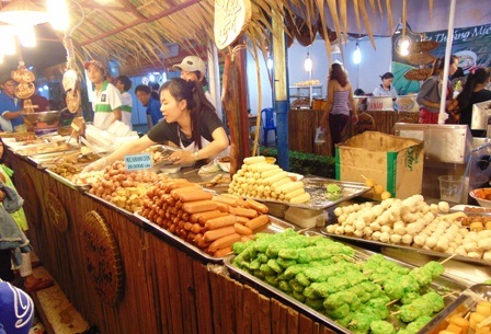 Lễ hội ẩm thực, du khách được thưởng thức các món đặc sản của miền biển