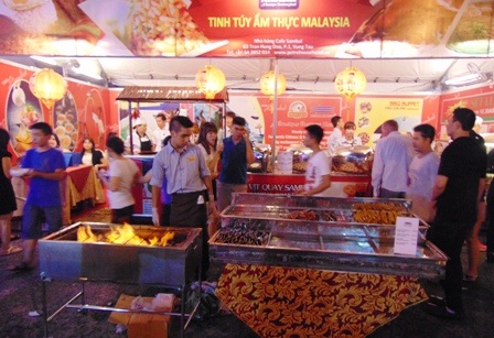 Lễ hội ẩm thực, du khách được thưởng thức các món đặc sản của miền biển