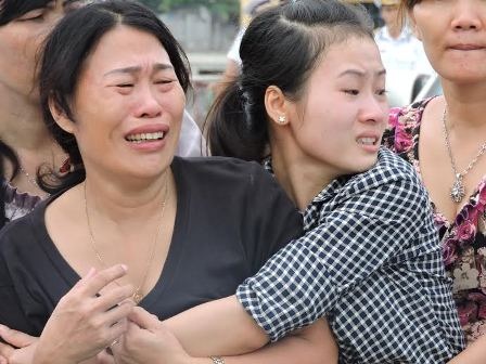 Đón chiến sĩ nhà giàn hy sinh trên biển về đất mẹ - 6 Nỗi đau không thể nguôi ngoai!