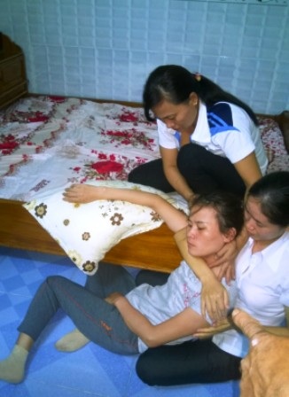 Đón chiến sĩ nhà giàn hy sinh trên biển về đất mẹ - 3 Nỗi đau xé lòng của người thân