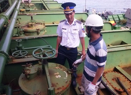 Những hình ảnh ấn tượng tuần qua - 5 Thuyền viên tàu Sunrise 689 kể lại việc bị các đối tượng lạ mặt tấn công, đập phá tàu