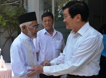Chủ tịch nước: "Làm sao để đồng tiền của dân thật sự có giá trị!" - 2 Chủ tịch nước trò chuyện với bà con cử tri.