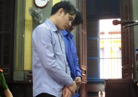 Tử hình kẻ giết người vì va chạm giao thông - 1 Hai bị cáo trước vành móng ngựa
