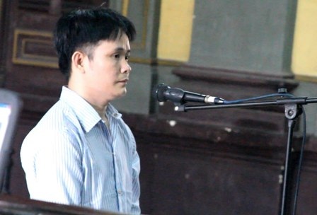 Bị bạn đánh chết vì đang nhậu vợ gọi về - 1 Bị cáo Nhựt tại tòa
