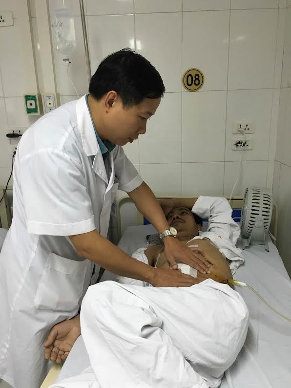 Ghép thận tự thân cứu sống nam thanh niên tai nạn nguy kịch - 1 Bệnh nhân may mắn đang có sự hồi phục của thận ghép tự thân, dù thận được ghép đã muộn hơn ít nhất 2 giờ so với khuyến cáo.