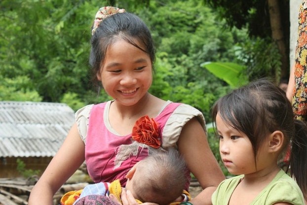 Cứ 3 trẻ gái lại có 1 trở thành mẹ nhí vì tảo hôn - 1 Nhiều cô gái trẻ đã trở thành mẹ dù chưa qua tuổi vị thành niên. Ảnh minh họa.