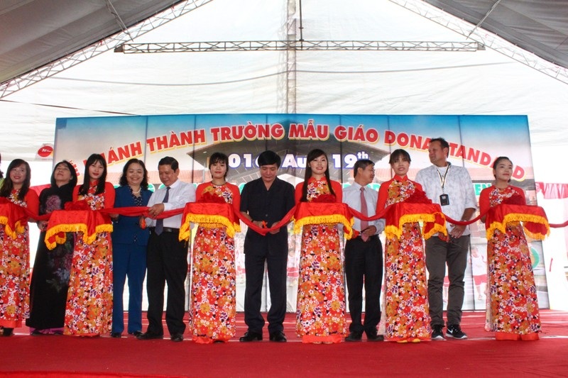 
Chủ tịch Tổng Liên đoàn Lao động Việt Nam Bùi Văn Cường dự lễ khánh thành ngôi trường ngày 19/8.
