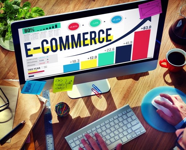 Thương mại điện tử Việt đang phát triển sôi động (ảnh: Shutterstock)