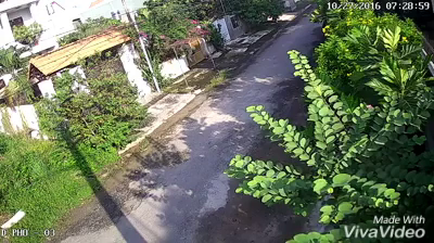 Đóng vai nhân viên thu tiền nước, đột nhập nhà dân trộm 100 triệu đồng - 2 Khi thấy không có ai thì leo cửa đột nhập nhà chị Thắm