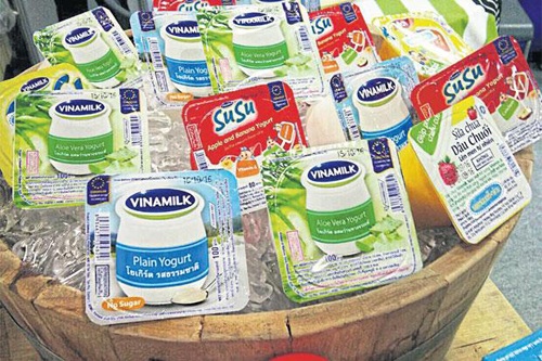 Sữa chua Vinamilk được người tiêu dùng Thái Lan yêu thích - 2 Sữa chua Vinamilk được bán ở chuỗi cửa hàng tiện ích Lawson và hệ thống siêu thị The Mall and Foodland tại Thái Lan.