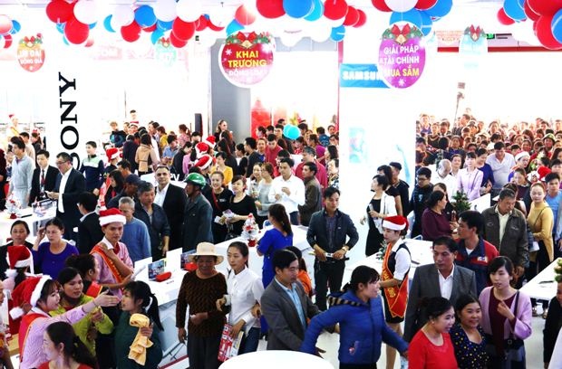 Nguyễn Kim tưng bừng khai trương thêm 14 trung tâm mua sắm mới trên toàn quốc thu hút đông đảo khách hàng tham quan mua sắm