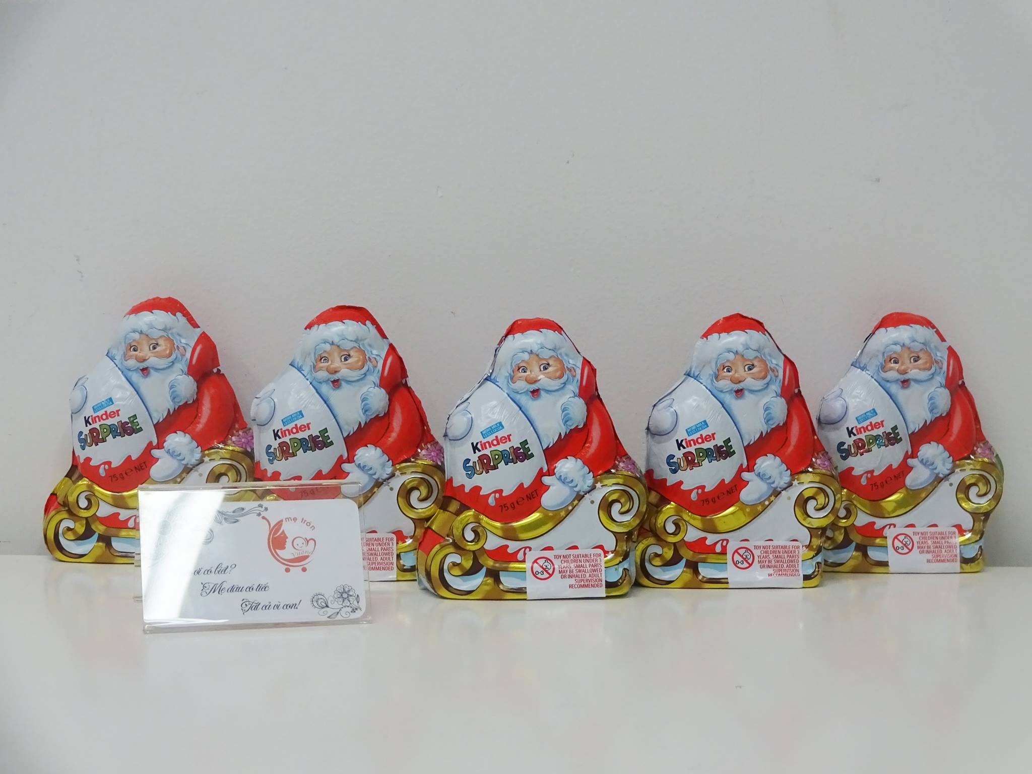Giáng sinh 2016: Thị trường "ém mình" chờ Tết - 8 Phần kẹo ông già noel của hãng Kinder nổi tiếng với giá 130 ngàn