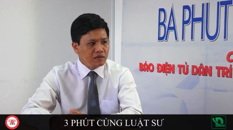 Theo luật sư Chánh, quy định này áp dụng đối tượng là chủ phương tiện khi “mua, được cho, được tặng, được phân bổ, được điều chuyển, được thừa kế tài sản” mà không tiến hành thủ tục đăng ký sang tên xe theo quy định, chứ không phải là “người điều khiển phương tiện”.