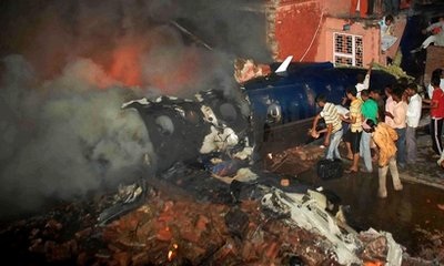 Máy bay Ấn Độ đâm vào khu dân cư, 10 người thiệt mạng - 3