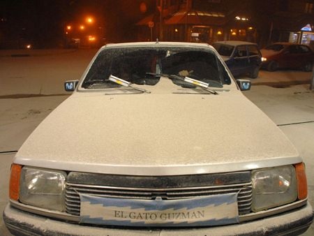 Núi lửa Chile biến bầu trời thành đen kịt - 13