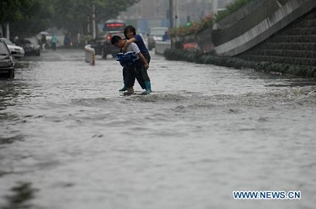 Trung Quốc: 16.000 người phải di dời do lũ lụt - 1 Trung Quốc: 16.000 người phải di dời do lũ lụt - 1