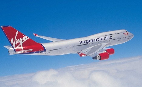 Cãi nhau ầm ĩ như phim trên máy bay Anh - 1