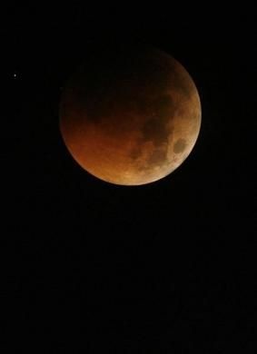 Chiêm ngưỡng nguyệt thực toàn phần đầu tiên trong năm - 12