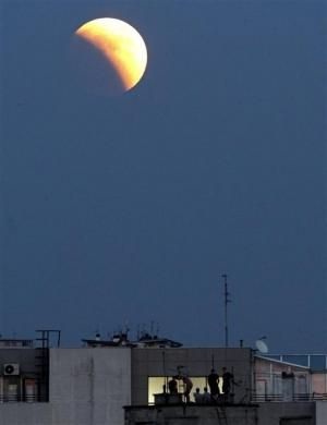 Chiêm ngưỡng nguyệt thực toàn phần đầu tiên trong năm - 13