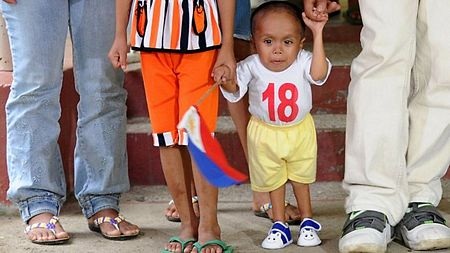 Chàng trai cao 60cm trở thành người lùn nhất thế giới  - 3