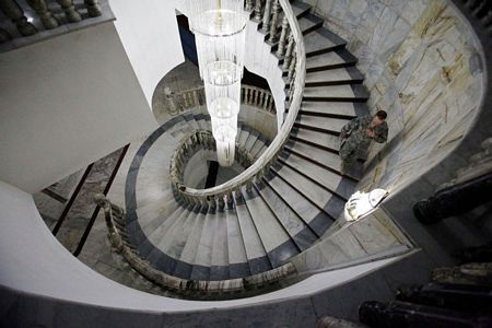 Mỹ bàn giao 9 cung điện xa hoa của Saddam Hussein - 4