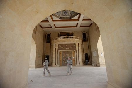 Mỹ bàn giao 9 cung điện xa hoa của Saddam Hussein - 7