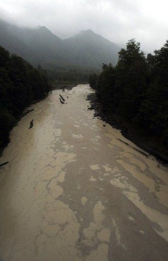 Núi lửa Chile khiến sông “bốc khói” - 6