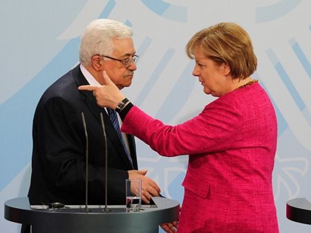 Khi các nhà lãnh đạo thế giới thích chỉ trỏ - 17