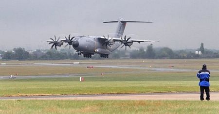 Máy bay “khoe sắc” trong triển lãm hàng không Paris - 8