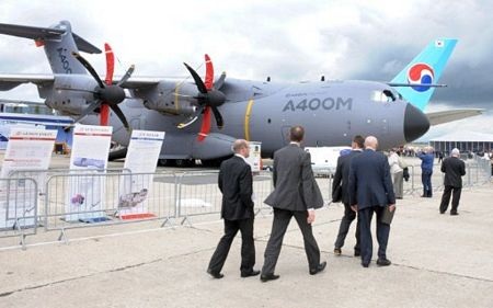 Máy bay “khoe sắc” trong triển lãm hàng không Paris - 11