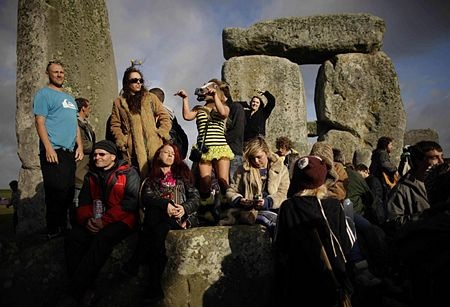 Đón bình minh ngày dài nhất trong năm tại Stonehenge  - 8