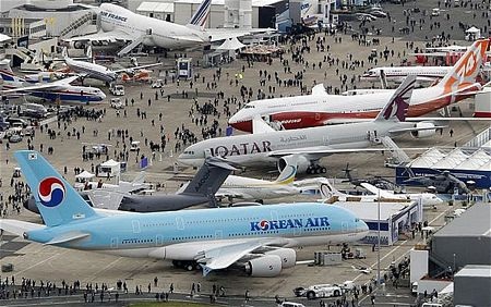 Máy bay “khoe sắc” trong triển lãm hàng không Paris - 2