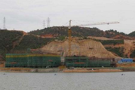 Áo tố Trung Quốc “nhái” ngôi làng nổi tiếng - 4 Áo tố Trung Quốc “nhái” ngôi làng nổi tiếng - 4