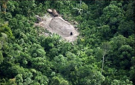 Những hình ảnh về bộ lạc biệt lập trong rừng Amazon - 3