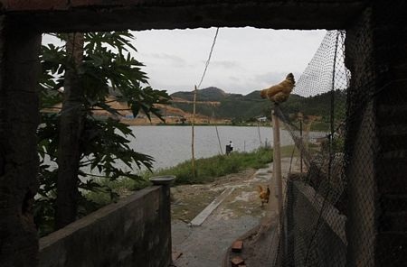Áo tố Trung Quốc “nhái” ngôi làng nổi tiếng - 5 Áo tố Trung Quốc “nhái” ngôi làng nổi tiếng - 5