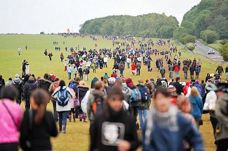 Đón bình minh ngày dài nhất trong năm tại Stonehenge  - 17